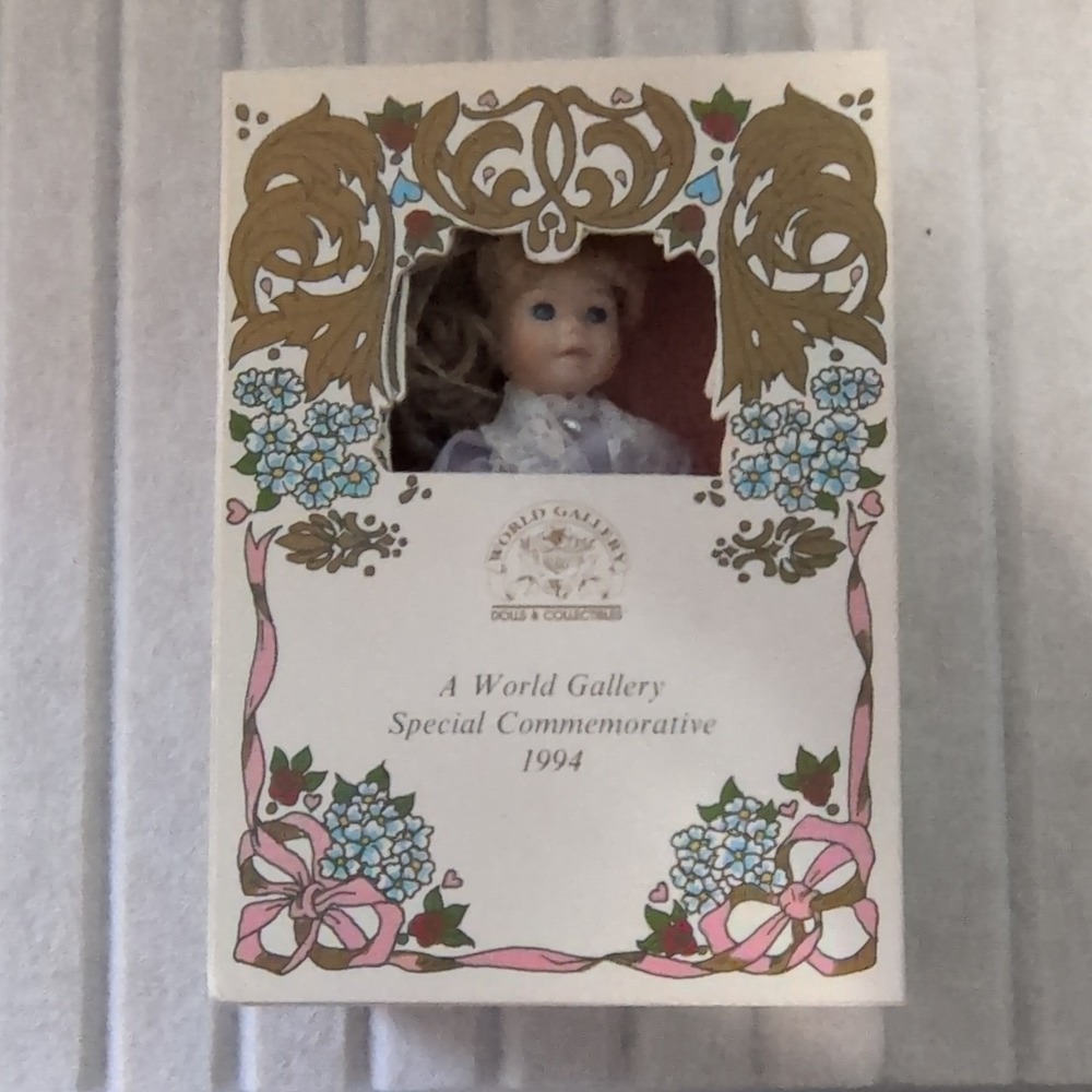 Vintage World Gallery Special Commemorative Porcelain‎ Doll Samantha 1994